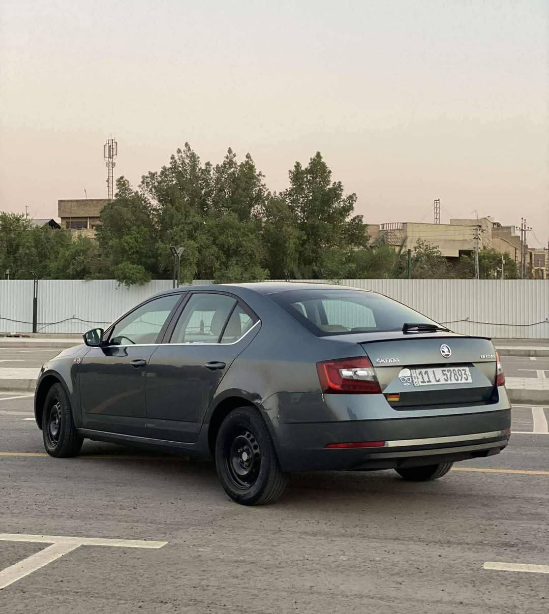 جريـمة هيج سيارة صنع الماني ومليانة مواصفات 
وبسعر النترة سكودا أوكتافيا 2019 ألماني الصنع 🔥
سيارة اقتصادية شبابية عائلية بنفس الوقت
جاهزة للاستعمال فوراً مكفولة وضع شركة
نظيفة جداً مسافة مقطوعة فقط 47 ألف كم

الرقم: بغداد الدولي الجديد باسمي
التحويل: مباشر باسم المشتري

مواصفات وميزات السيارة:
• محرك 1600 MPI اقتصادي وقوي
• گير أوتو + عادي (6 نمر)
• شاشة كبيرة + شاشة وسطية
• كاميرا خلفية + رادار + توقف ذاتي
• حساسات خلفية مع إنذار صوتي
• تبريد قطعتين منفصل + تبريد جكمچة
• كشنات خلفية قلاب ومنفصل
• إضاءة LED خلفية + إنارة ترحيبية
• لدات داخلية متغيرة الألوان
• تحكم كامل من الستيرن + مثبت سرعة
• ماسحات أوتوماتيك مع حساس مطر
• لون خارجي رصاصي أنيق – داخلية أسود × بيجي

ال💎ــسعـر 🟥 :: رقم (1) تلـقـائـي 📮

رقم صاحب ســـيـارة ::***********
