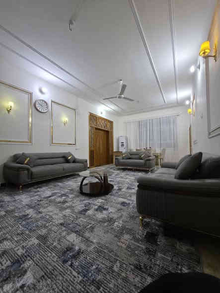 بيت مميز للبيع كربلاء حي البلديات موقع جدا راقي يقع على حديقة عامة البيت بناء حديث ٢٠٢٣ درجة اولى طابقين مساحة ٤٠٠م  مربع ٢٠×٢٠ عدد الغرف ٦ يباع مع الاثاث يحتوي على كراج وحديقه ويقع على ساحة (طابو صرف) السعر مليار و٢٠٠ مليون قابل للتفاوض 
_________________________
مكتب المحافظة للعقار في كربلاء 
نقدّم خدمات البيع، والشراء، والرهن، والإيجار  جميع انواع العقارات سكني تجاري زراعي 
للتواصل والاستفسار  او عرض اعلانك اتصل على الارقام واتساب  
***********
***********
او راسل الصفحة او تفضل بزيارة المكتب كربلاء شارع ابو مهدي المهندس
