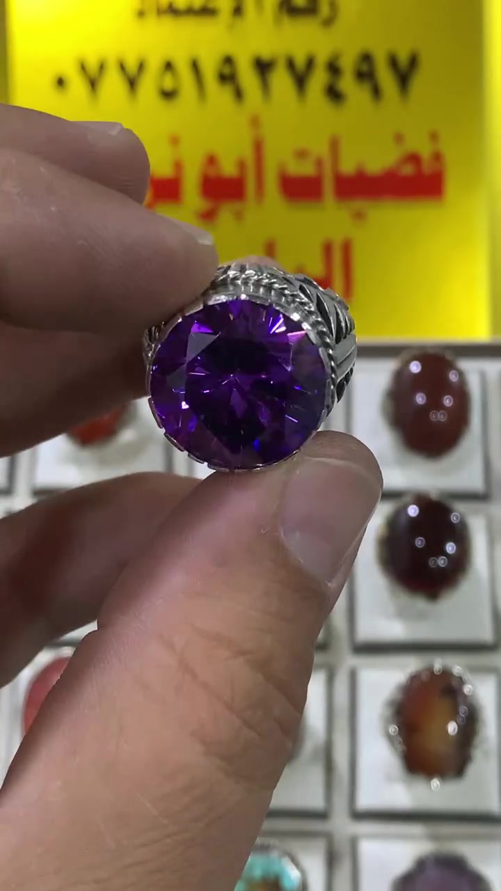 خاتم زاركون جميل جدا تحفه ثقيل قطعه خشنه صياغه يدويه فضه 925 التفاصيل داخل الفيديو للاستفسار واتساب *********** فضيات ابو نرجس الياسري يوجد توصيل لجميع المحافظات
