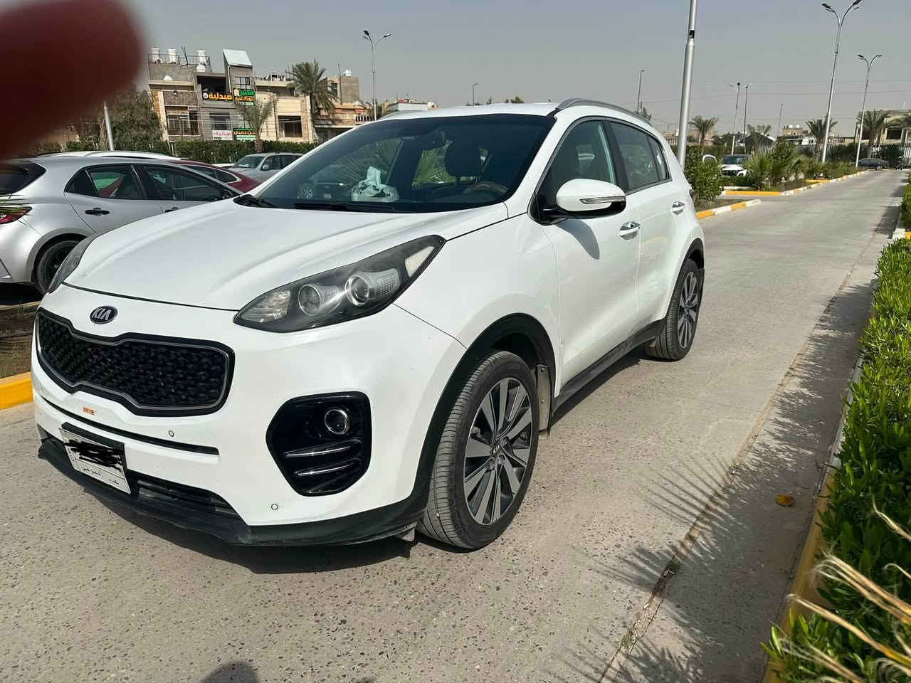 سيارة سبورتج ٢٠١٧ وارد خليجي المحرك والكير مكفول ومكفولة من الصبغ ما عدا بارد في الباب من جهة السايق واكو شخوط ورصعات وفطر بالدشبول 
فول مواصفات ماعدا البانوراما 
ماشية ٨٥ 
مكاني بغداد والسعر ١٧٠ وبي مجال 

***********
