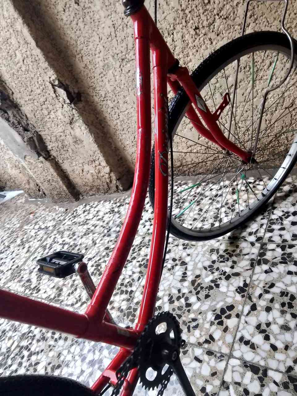 السلام عليكم بايسكل بناتي مرتب حجم 26  نضيف سعر 30 الف مكاني بغداد البياع تقاطع   *********** فقط واتساب
