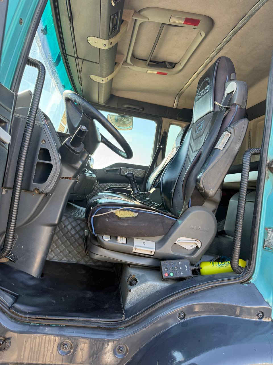 مان موديل ٢٠٠٤ بم ونوزل ٤١٠ كير قليچ رتايدر تبريد عربانه 3 دنگير اوزمن ٢٥ متر مكفوله كفاله عامه للاستفسار ***********
