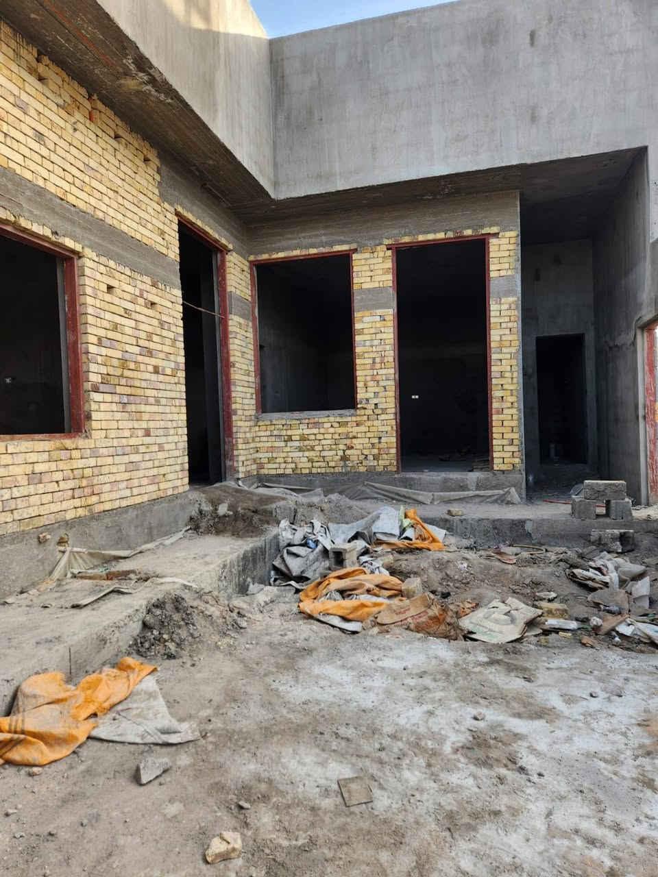 بيت للبيع في التنومة حي الصادق مجاور حي الموضفين شارع ١٠ م مساحة البيت ٣٠٠م البيت  طابو زراعي سند ٢٥ كامل  تأسيس كهرباء ومجاري وماء ناقط بياض وسيراميك يحتوي على ٤ غرف  نوم بنظام سويت   وغرفه فوك ومجمع صحيات  وحديقة خلفيه وامامية وديوانيه وهول وصاله كبيرة تهويته ممتازة والمنطقة متوفر بيهه كل الخدمات سعرة  ١٨٠ وبي مجال.
بيت للبيع في التنومة حي الصادق مجاور حي الموضفين شارع ١٠ م مساحة البيت ٣٠٠م البيت  طابو زراعي سند ٢٥ كامل  تأسيس كهرباء ومجاري وماء ناقط بياض وسيراميك يحتوي على ٤ غرف  نوم بنظام سويت   وغرفه فوك ومجمع صحيات  وحديقة خلفيه وامامية وديوانيه وهول وصاله كبيرة تهويته ممتازة والمنطقة متوفر بيهه كل الخدمات سعرة  ١٨٠ وبي مجال.
للتواصل ***********
