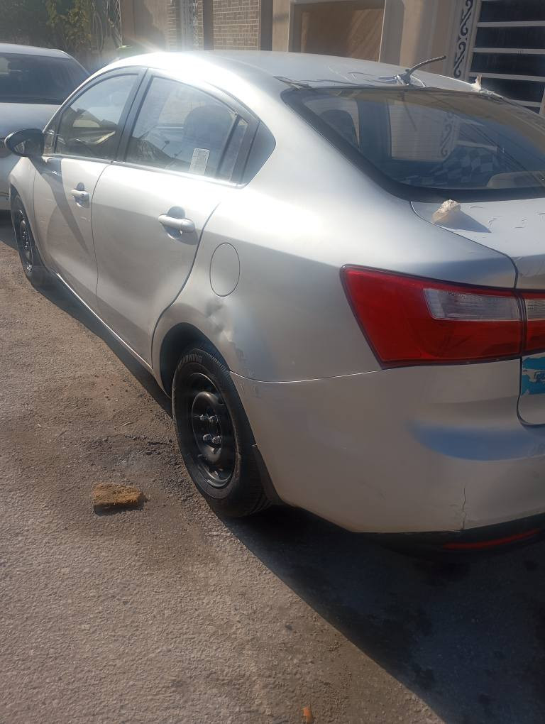 سلام عليكم سيارة كية ريو اللبيع 
موديل 2013 خليج 
محرك 1600 قطرتين 
سيارة جاهزه محرك وكير وحداديه وتبريد شغل 
السعر 77 مطلوب غرامات 4 ورقات 
ينكطعن من ظمن الحساب 
رقم *********** 
مكاني النجف حي الوفاء النجف, العراق
