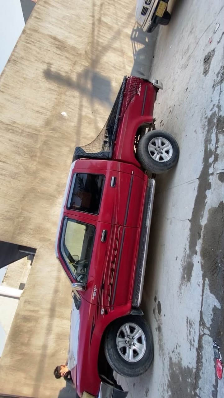 دێر مۆدیل 2012 دو پارچەی سبوخە ١٨٠ هەزار رۆیوە زۆر پاک ماوەتەوە دەعامی لۆ دەعامی بەشەرت گيرو مه كينه به شه رتي سه ت فيته ر يه ك توز سه قفي كال بوته وه جوار تايه ي لوكي له ژيره بي موشكيله يه له ده عامي پيشه وه تا پشته وه به شه رت *********** Singapore
