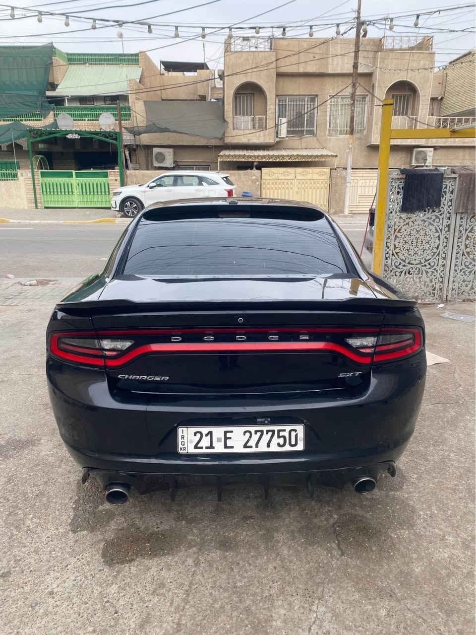 السلام عليكم 
جارجر ٢٠١٥ SXT خليجي
الباب خلف السائق مبدل والجاملغ الخلفي صبغ الباب الخلفي عكس السائق بارد
المواصفات:
فتحة
شاشة كبيرة
تدفئة كشنات
وباقي مواصفات الsxt
عليها منظومة زنون 
مكان السيارة بالدورة شارع ٦٠
*********** بغداد, العراق
