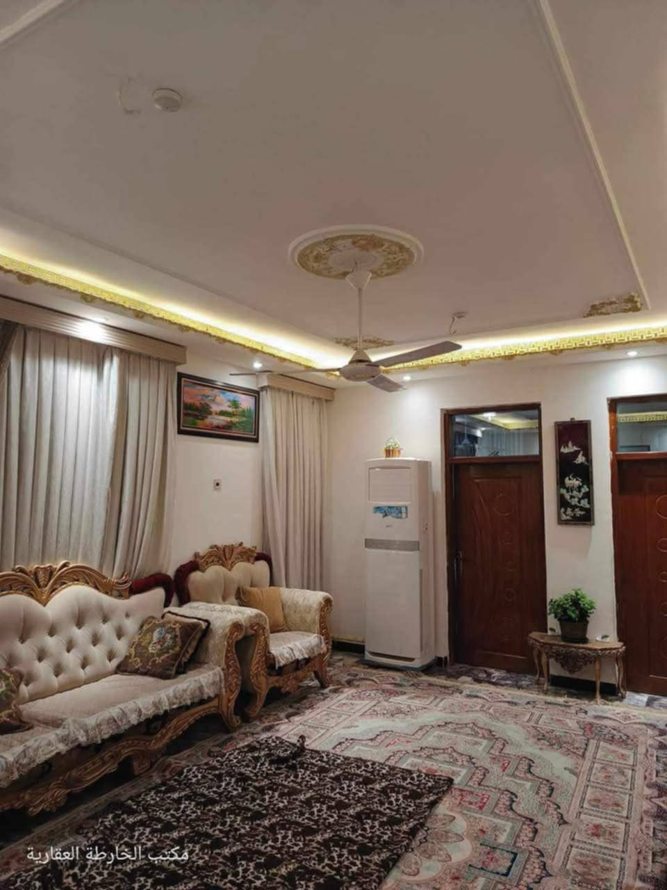 السلام عليكم ورحمة الله وبركاته
دار للبيع في الحلة - حي الضباط 🏠
✅ جنس العقار: ملك صرف (طابو).
✅ المساحة: 191 متر | سنة البناء: 2018.
تفاصيل البناء:
• الطابق الأرضي: غرفتين نوم + صالة استقبال + هول + مطبخ + مجمع صحيات.
• الطابق الثاني: غرفة نوم + هول واسع.
💰 المعلومات المالية:
• البيت مطلوب للمصرف العقاري (مبادرة): 90 مليون.
• القسط الشهري: 438 ألف دينار.
📍 للاستفسار يرجى مراجعة "مكتب التصميم العقاري":
الحلة - حي الصحة - مجاور جامع الهندي
📞 أو الاتصال على الأرقام التالية:
*********** | ***********
