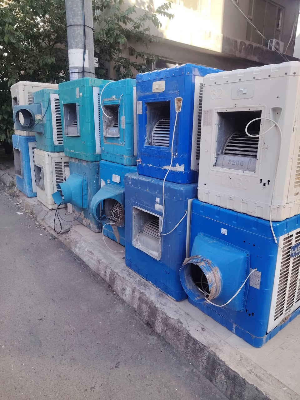 غراض لبيع العنوان سرجنار شارع ابو سناء مجاور فندق برج الحياة رقم موبايل *********** وتساب
