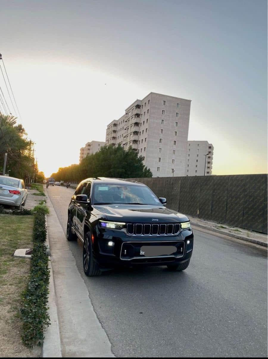 للبيع او المراوس
جيب كراند شيروكي حجم (L) اوفرلاند .
الشكل الجديد.

الموديل : 2021 . 
المحرك : 285hp  . V6.   3.6L.
العداد المسافة : 25 الف ميل
السعر : 29,000$ وبي مجال
لون :  اسود
حادثها بابين و جاملغ مبدلات
 

المـوصـفـات.
* قيادة ذاتية .
* ⁠جكات تصعد وتنزل
* رادار امامي مع مانع تصادم . 
* تحذير الخروج عن المسار . 
* مستشعر نوم السائق مع نظام التوقف الآلي 
* تحذير النقطة عمياء ⚠ .
* نظام تحذير عند التقاطعات. 
* نظام تحذير عند تجاوز السرعة المحددة 
* نظام تقليل الضجيج داخل المقصورة. 
* إنارة محيطية. 
* شاحن موبايل وايرلس. 
* تعديل وضعيات مقود السائق كهرباء.
* مرايا تعتيم ذاتي. 
* المرايا الجانبية قابلة للطي كهربائيا. 
* نظام الصوت من ماكنتوش مع 19 سماعة. 
* ويل قياس 20 انج .
* فتحه بانوراما . 
* شاشه كبيرة 10.1 انج . 
* نظام الخرائط (GPS) .
* عرض خرائط الطريق على لوحة القيادة.
* لوحة القيادة بقياس 12 أنچ. 
* 2 كاميرات خارجية مع بخاخات ماء للتنظيف. 
* كاميرا للمرأة الداخلية. 
* المصابيح الأمامية زنون .
* كشافات الضباب زنون . 
 *انارة ترحيب .
* دخول ذكي. 
* بصمة على 4 ابواب للدخول الذكي. 
* تشغيل عن بعد .
* الصندوق الخلفيي كهربائي .
* ذاكرة لحفظ وضعيات الجلوس للسائق. 
* مساج للمقاعد الامامية السائق والراكب. 
* المقاعد الأمامية كهربائية .
* المقاعد الأمامية  تدفئة تبريد .
* المقاعد الخلفية  تدفئة .
* ستائر للشبابيك الخلفية. 
* مقاعد الصف الثاني VIP. 
* انارة داخلية LED متعددة الالوان . 
* حساسات امامية. 
* حساسات خلفية . 
* 7 راكب .
* تدفئة ستيرن . 
* مانع تصادم خلفي .
* بلوتوث تلفون . 
*كاربلاي .
* محدد سرعة . 
* نظام التشغيل والاطفاء الاوتوماتيكي ( Auto Start System ) .
* نظام بريك اوتماتيكي ( Auto Break System ) .
‬
مكان السياره :بغداد
***********
