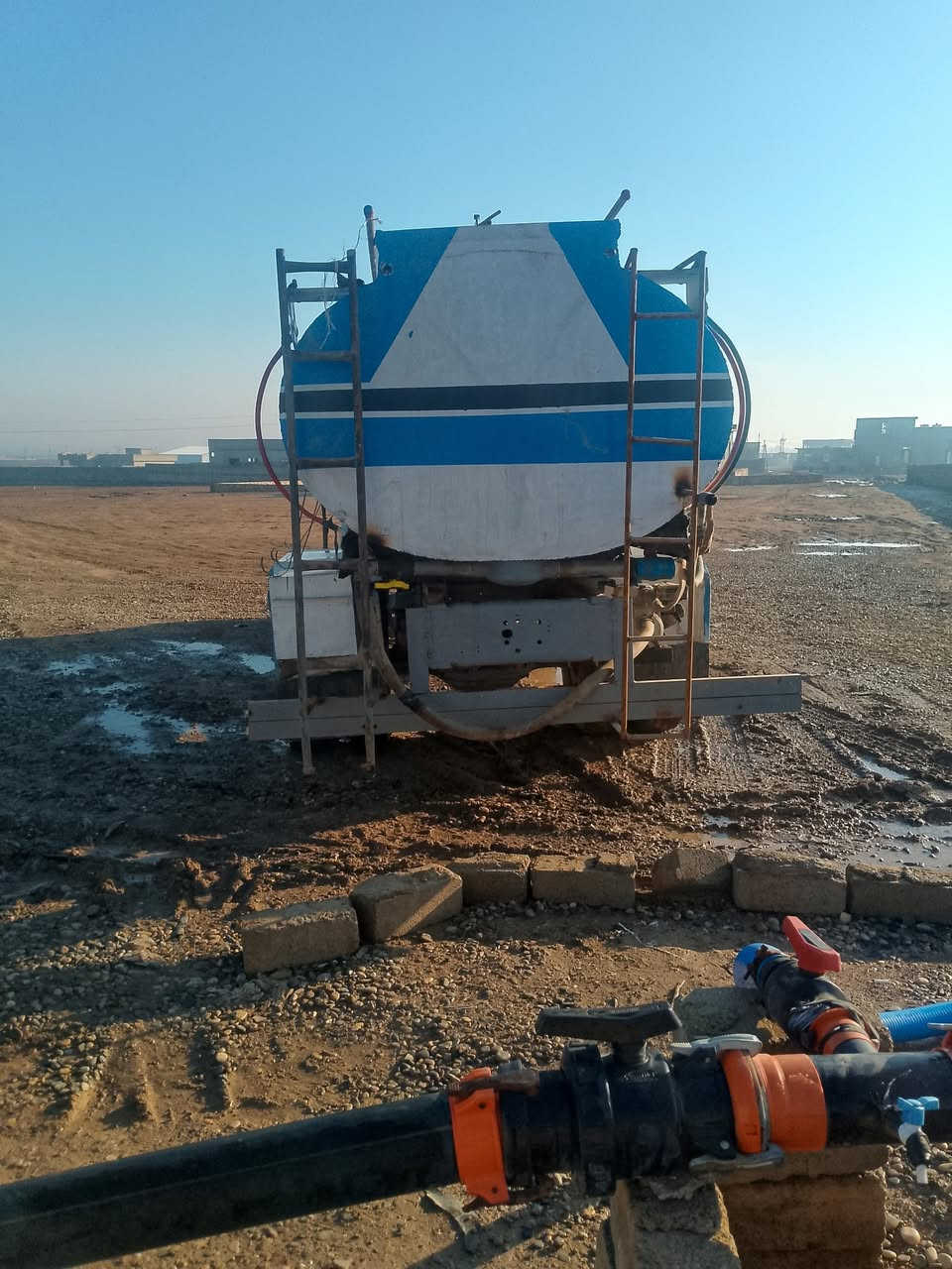 سلام عليكم تنكر 111محرك112تنكر جاهز طخم تاير محرك كير اكسن تانكي شرط السعر 12مليون  وبيها مجال   ***********
