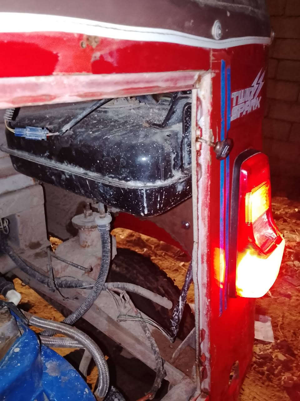 سلام عليكم تكتك للبيع موديل 18 شهر 5وراق كامله واصله التسليم المعام وسادين رقم اني بيع وراق مكينه بيه خيط بخار وبيه خياسات عوزه تعمير مابيه ضربه بس الغد طخه زغيره***********
