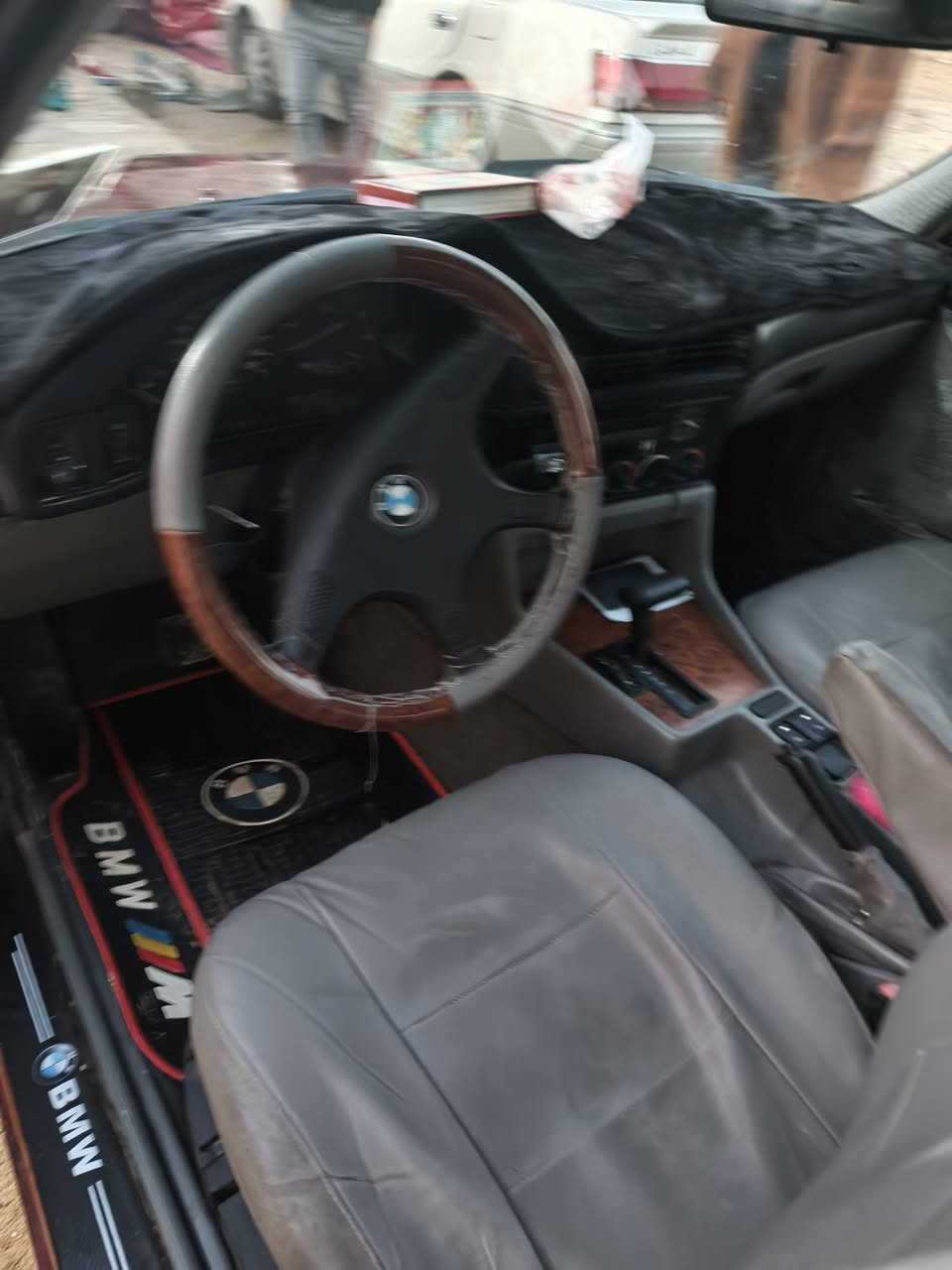 السلام عليكم ورحمة الله وبركاته  من رخصت الدمن الكروب بيم البيع نضيفه1991 كير محرك صويات مكفوله مراوس سياره حسب القناعه يسياره راوس  وبيع بيع العنوان المجف الحيدريه السعر50 الستفسار كثر رقم ***********$***********
