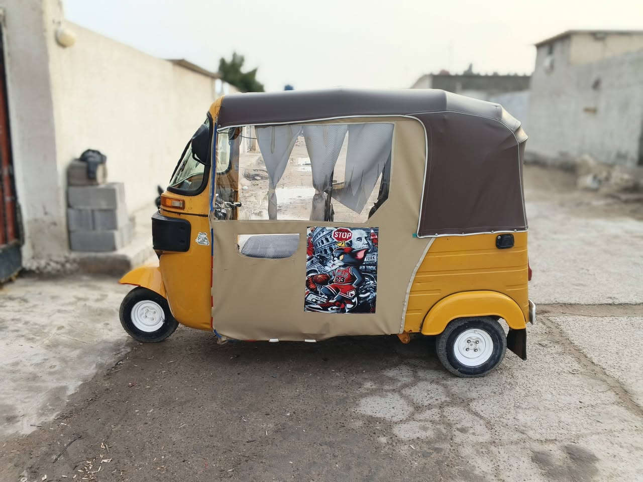 تكتك مديل 19رقم وسنويه سعرها 4ونص وبيها مجال ***********
