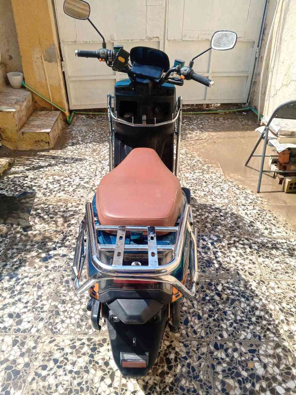 دراجه شحن سويج وبصمه 6 بطاريات ضخمه بطاريات مع شاحنه 72 فولت سرعه 80 حقيقي وقبل سبوعين بدلتلها تخم تاير جدد بسعر 750 الف وبيها مجال لشراي للاستفسار على رقم *********** يوجد واتساب مكاني زعفرانيه
