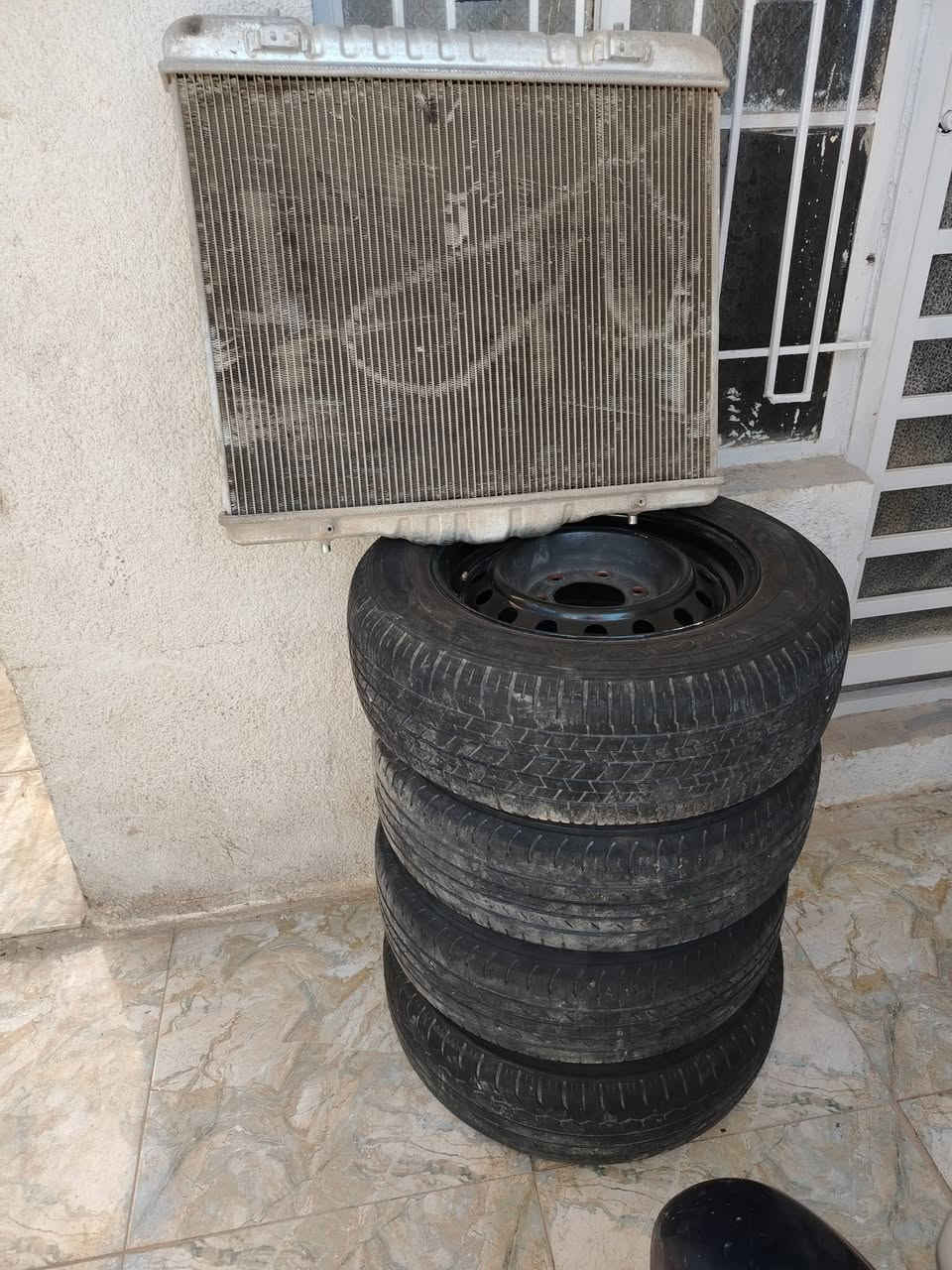 السلام عليكم تخم ويل حجم ١٦ جيب وشد علئ الشيري +راديتر شيري بلادي نضيفه حيل مكاني النجف التخم ويل ١٥٠ الف الراديتر ٦٠الف ***********
