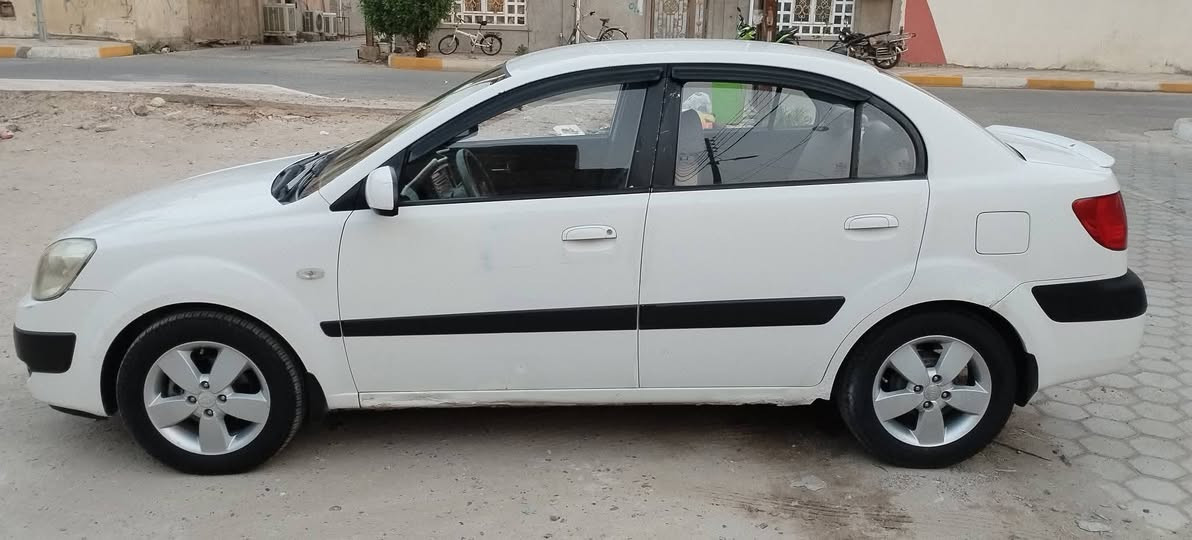 كيه برايد ٢٠٠٩ لون ابيض خليجي بسمي 
محرك تبريد كير جاهز السياراه 
***********
