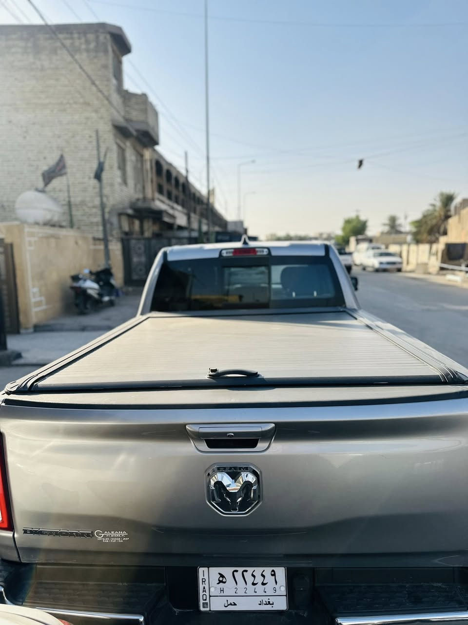 دوج رام بك هورن ٢٠٢٢ باب قصير بدي طويل . محرك ٦ سلندر ( ١٥٠٠ اي تورك ) ماشية ٣٣ الف ميل الحادث بالصور موجود رقم شبه مميز  
السعر ١٩٥ ورقة 
للاستفسار : ***********
