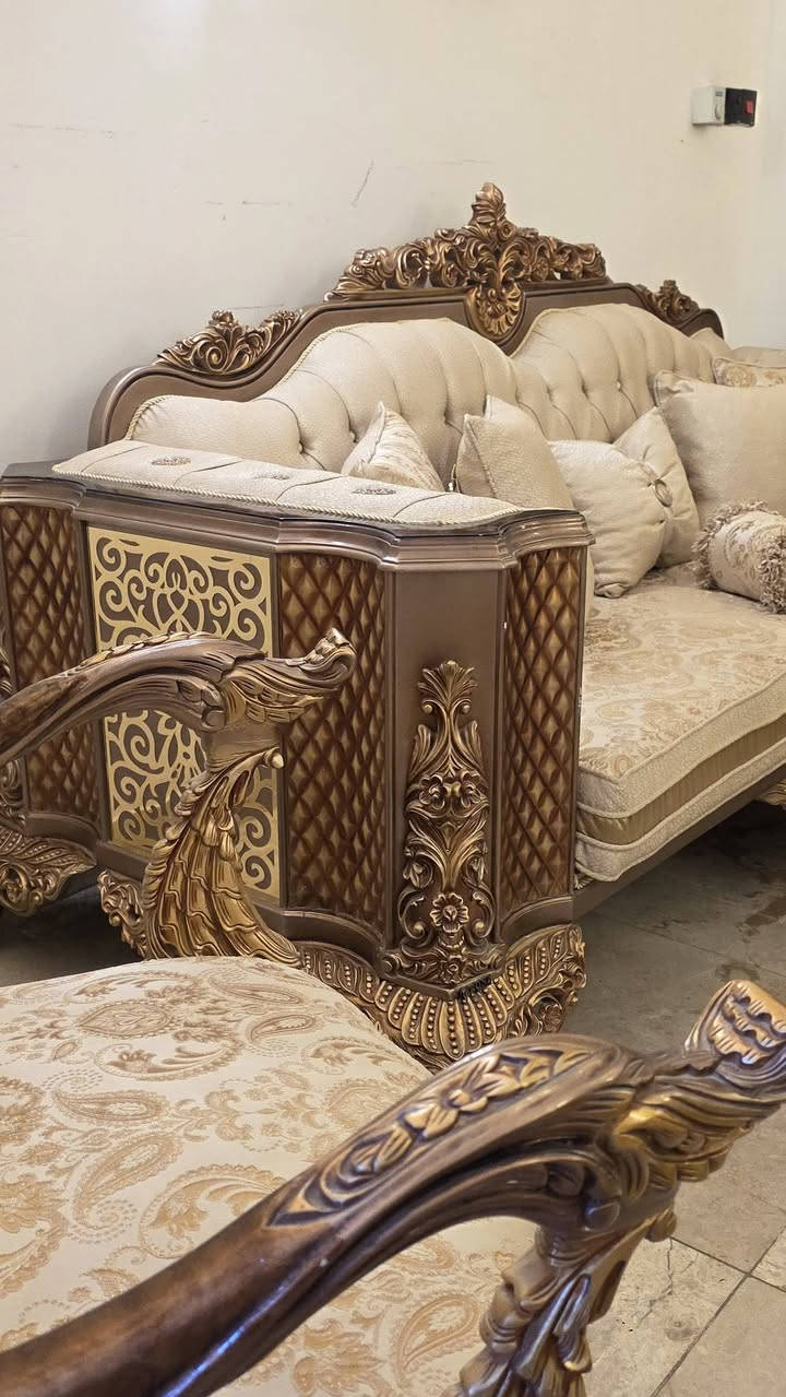 تخم ملكي فخم دزاين إيطالي حديث ضخم اخو الجديد  ١٠ مقعد وطبلة وسط ضخمه الشراي يتصل ع الرقم 
***********

