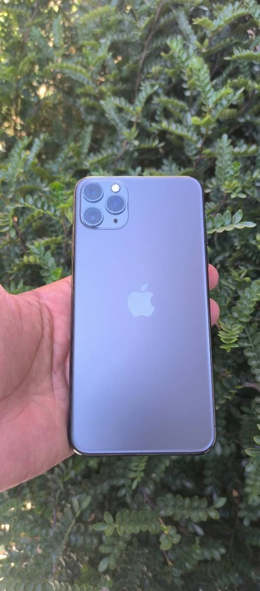 IPhone 11pro max  بلادي ذاكرة 256
ايفون 11 برو ماكس ذاكرة 256 بلادي مامفتوح كلة يقره بالحاسبة نورمال كل قطعة اصلية 
نظافة 90% مابي لاضربة ولاشخط
بصمة الوجة شغالة💚
بطارية 71% صرف طبيعي لان اصلية 
خط واحد ✅
كامرة خلفية وامامية زلال💙
للبيع بسعر 320 الف 
مكاني فلوجة او صقلاوية 
*********** متوفر واتساب
