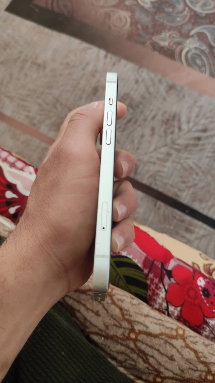 آيفون ١٣ عادي 
ذاكرة ١٢٨ 
بطارية ٨٠ بلادي 
جهاز كلة بلادي شرط نورمان 
لون ابيض 
نضافة ٩٠٪؜

#مرارس_بشحن_ريان 
لا دكلي تنطيني فرق معرف شنو راس برأس والجهاز أنطيك هوا شرط شرط نورمان وين ما تحب افحص


**إذا كنت صاحب هذا الإعلان وتريد حذفه لأي سبب، رجاءا أرسل رسالة إلى الدعم الفني**