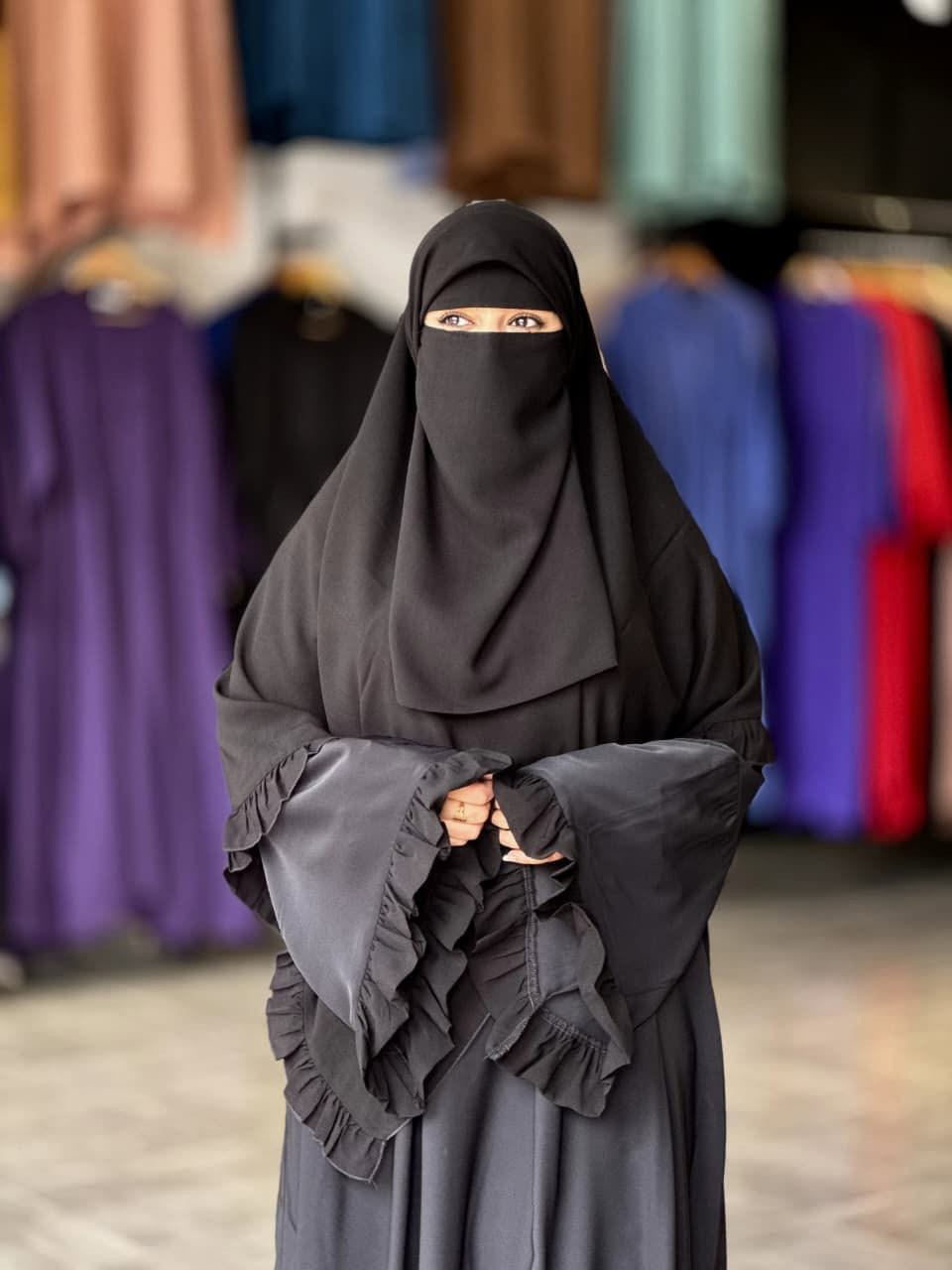 نقاب النور niqab elnoure 
يتكون من قطعتين 🥰
النقاب 45 cm على 36 cm
و فولار كشكشة متر و نصف على متر و نصف 💞
بثوب مارينا🧵


**إذا كنت صاحب هذا الإعلان وتريد حذفه لأي سبب، رجاءا أرسل رسالة إلى الدعم الفني**