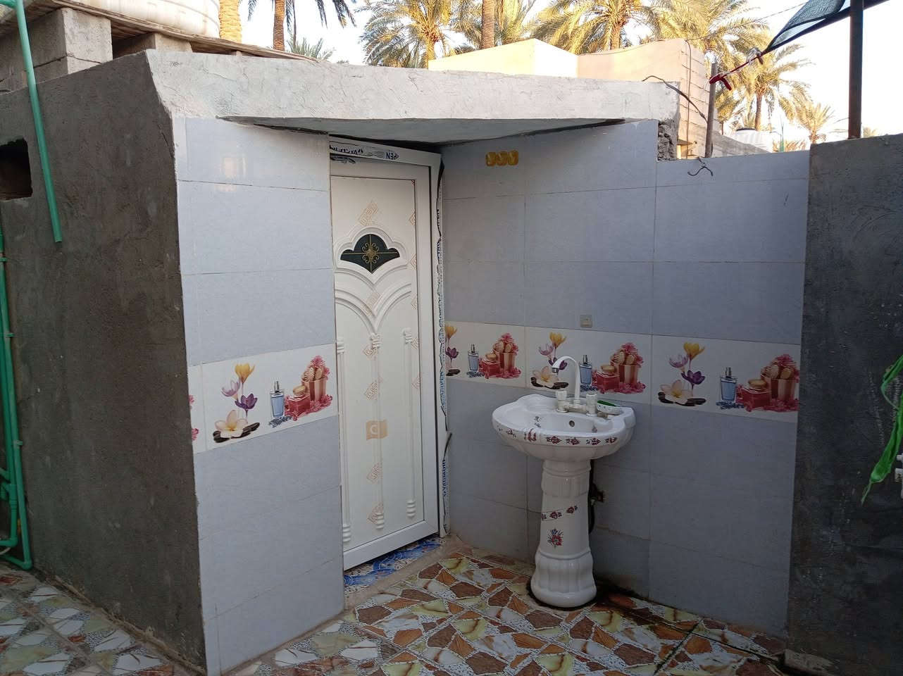 🏠🏠 دار سكن زراعي للبيع في حي المتنبي خلف بيت الشيخ معد يحتوي على غرفتين نوم مساحة كل منهما اربعه في اربعه واستقبال ومطبخ وصالة مساحة الدار ١٧٥م للاستفسار الاتصال على الرقم
📞
***********
