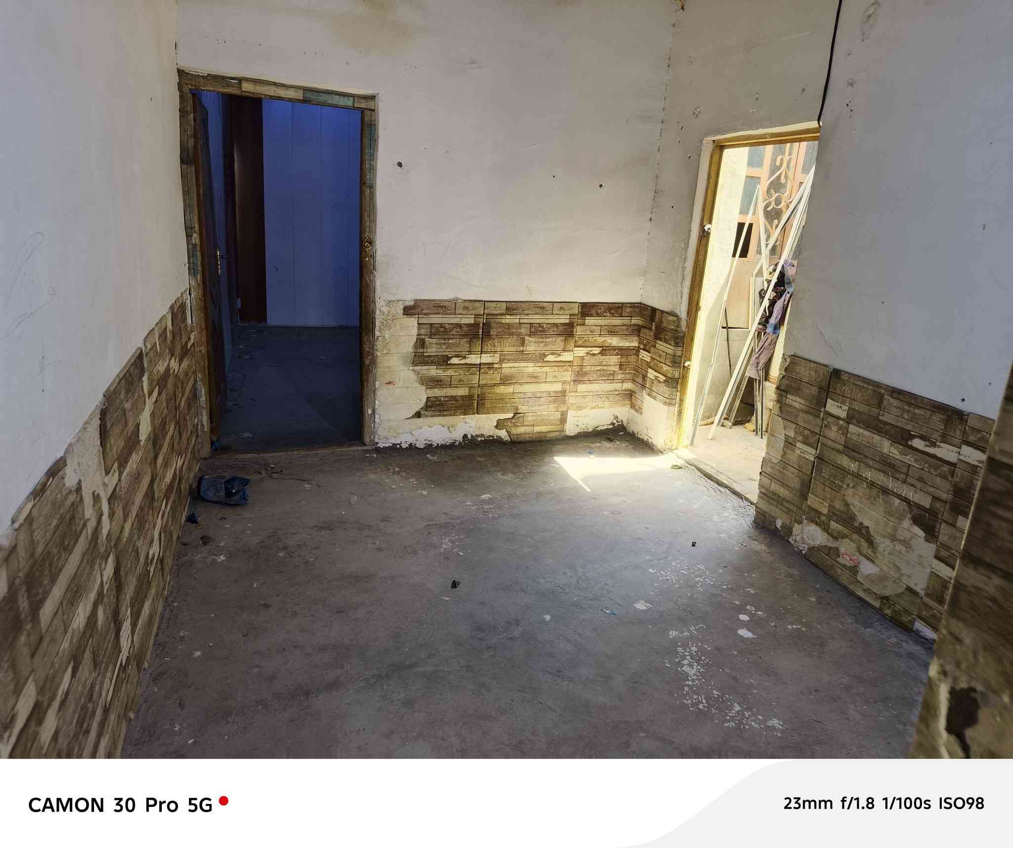 بيت لبيع وليجار  مراوس بسيارة راوس  عنوانة شارع لمطار لقديم مسجل بطابو مساحة ١٢٠ متر لي يريده يتواصل وياي عرقم ***********
