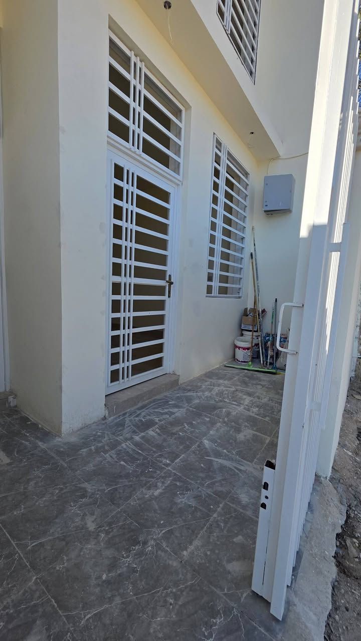 السلام عليكم ورحمه الله وبركاته
#يـتـوفـر__لـديـنـا  ( مشتمل طابقين طابو صرف للبيع  )
#بناء_حديث_حالي ..

تسليم مفتاح 🔑  بعد المكاتبه مباشرةً .
تجيب غراضك وتكعد ما ناقصه اي شي ..

المساحــــــة // 100 متر
الواجهـــــــــة // 5
النــــــــــــزال // 20

وجه البيت على ساحه ..

🧱#يحتوي_الطابق_الاول_على 
﴿ غرفة نوم  +  استقبال  +  كلدور ومطبخ معاً  +  صحيات ﴾

#ويحتوي_الطابق_الثاني_على
{  غرفة نوم  +  كلدور  +  صحيات  }

سطح عدد 2 مطبكات كاملات .

#عــنــوان🕸الــعــقــار  { حي الأكرمين -- شارع ميزانيه وبلنص رائد -- خلف أسواق السدره }

💲#السعـــــر__125_مليون__قابل_للتفاوض

#للاستفسار اكـثـر مـراجـعـة مكتـــــــــب
الـــخــفــاجــي لـلــعــقــار
#الكائــــــــــن 
فـــي الـمـهـندسـيـن قـرب اسـواق جـنـه مول
او الاتـصـال عـلـى الــرقـم 
***********

#ولـمـن يــرغـب فــي عــرض عـقـاره لــلـبـيـع يـرجـى الــتـواصـل مـعـنـا عـلـى الــخــاص .
