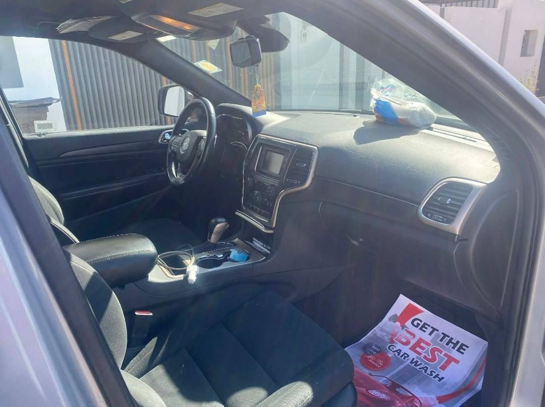 سلام عليكم
جيب لاريدو ٢٠١٦
ماشيه ١٣٥ 
طابه كلين هنا بيه طخات بسيطه موجوده صوره عل خاص
السعر ١٩٣ ورقه 
للاستفسار مراسله خاص او الاتصال 
***********
.
