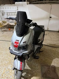 كاسحه   صالي 10ايام من اخذتها   ملف 2500  6بطاريات   2اسويجات   3سرعات...