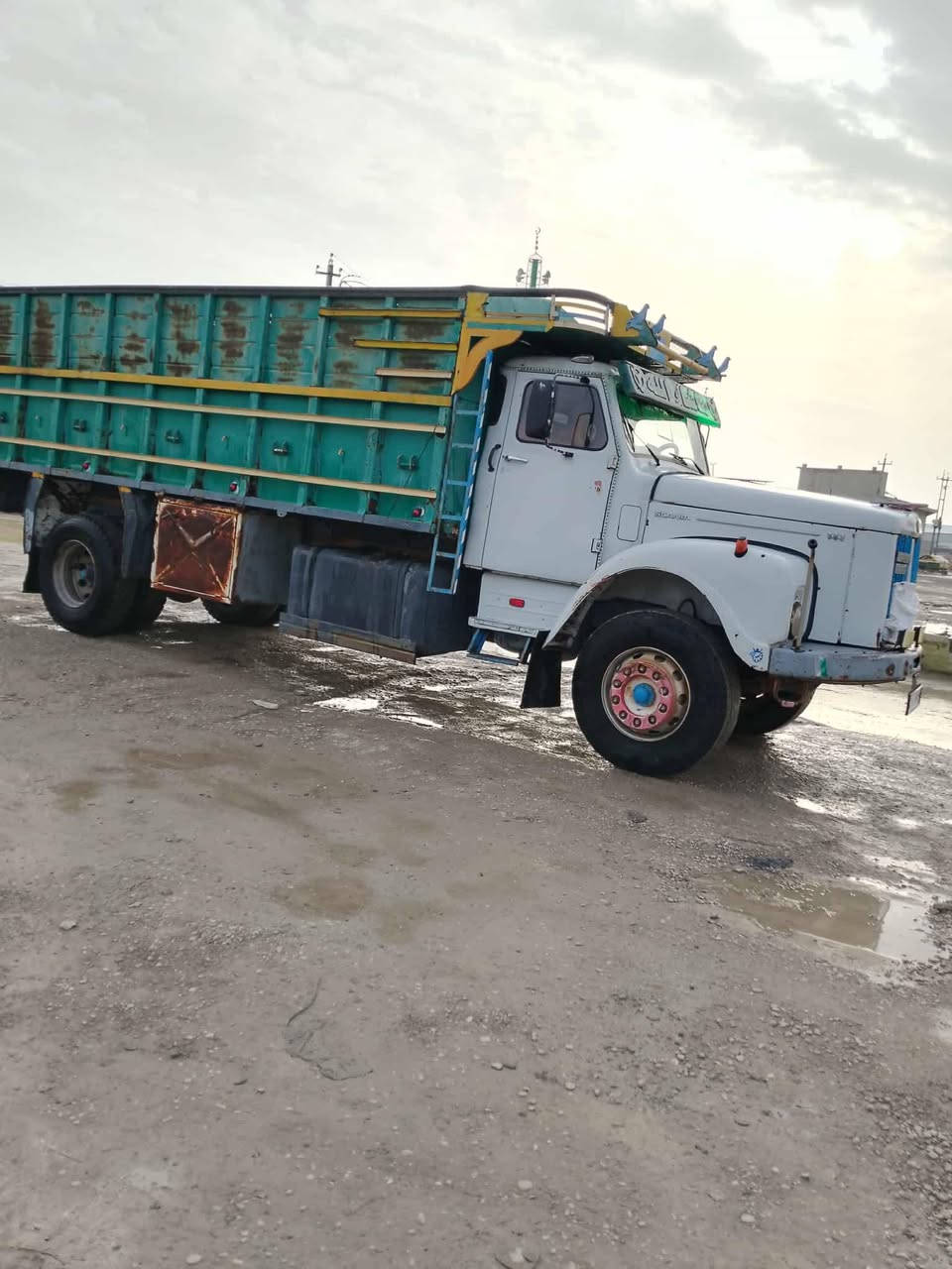 سكانيا 111للبيع رقم نكليزي سيارة بلادية شاصي بلادي المكان الموصل مكلف بنشر***********/////***********
