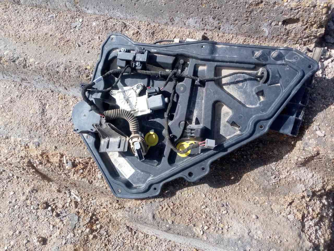 سلام عليكم عراض سي 200.         قفل باب سدر  وبطانه باب خلف سدر تواصل ***********
