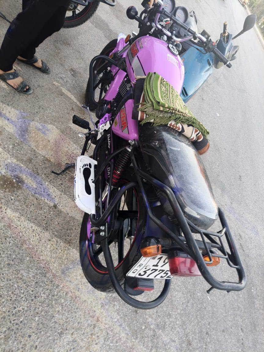 *🚲 دراجة دايولن نفخ بنفسجي موديل 2023 للبيع 🚲*
 *دايوان* لون بنفسجي فخم ونادر  
موديل *2023* - نظيفة جداً  
*مرقمة* وجاهزة للنقل مباشرة  

*السعر: 2,700,000 دينار فقط*  
والسعر نهائي ومابي مجال للمفاصلة

المكان: كربلاء  
للتواصل خاص أو واتساب: [***********6]

الجادين فقط يراسلون، لا تضيع وقتك ووقتي 🙏

#دراجات_كربلاء #دراجة_هوائية #دايولن #بيع_مستعمل
