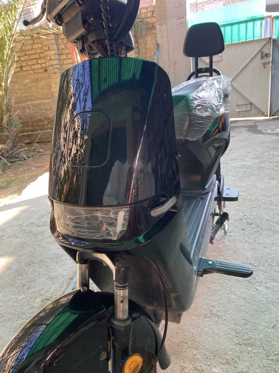 دراجه شحن للبيع :
خمس بطاريات حجم كبير وحده جديده واربعه مال شركه 
سرعتها 60 الحقيقي 48-46 
تشغيل عن بعد 
حجم الملف 800
تحمل الى وزن 150 كيلو
وصل الشراء موجود و بأسمي
دراجه بعدها جديده مابيها اي نقص وكلش نظيفه 
بيها فقط كسر صغير بالجاملغ الخلفي وميبين وموضح بالفديو
السعر 280 الف 
المكان : الحريه البستان 
للتواصل واتساب او هاتف : ***********
