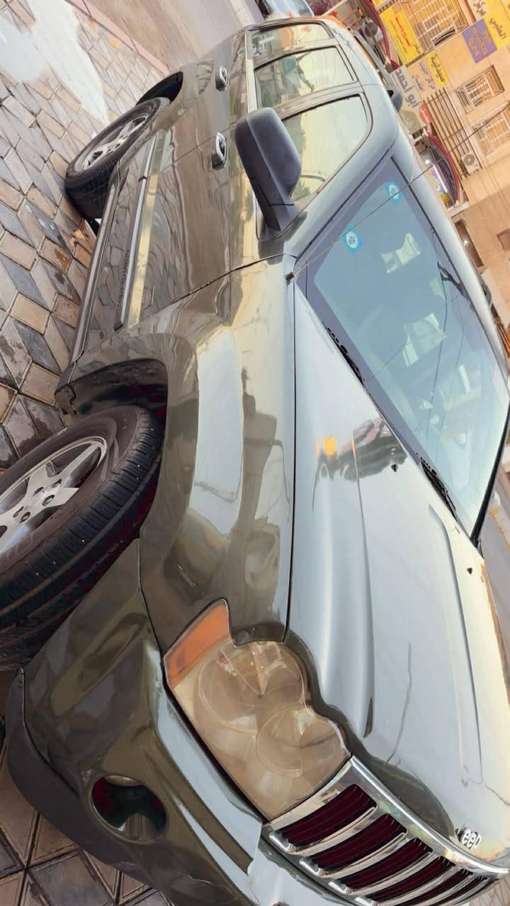 السلام عليكم جيب لاريدو ٢٠٠٧ فول رقم بغداد بسمي شخصيآ صبغ جماليه بدون اي ضرر السياره نضيفه حيل خير من الله 
مكاني بغداد  السعر ٨٣$ بيها حك الجيه فقط 
***********
