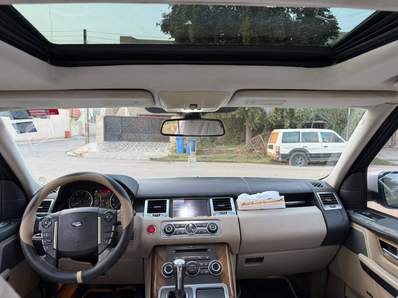 رانج روفر سبورت محرك العادي مو السوبر موديل 2010 مكفوله السعر (143) كفاله من الصبغ كير محرك تبريد صدر جكات اطارات كلا عالفحص شرط السونار هزه وسنويه ولوحات جدد وبسمي شرط التحويل ماشيه 161كم بيع ويرهم مراوس مكان السياره بغداد العامريه بشارع نادي الخطوط للأتصال 
(***********) لأي استفسار دزلي بي واتساب والخاص مفتوح 
وربي برزق الجميع
