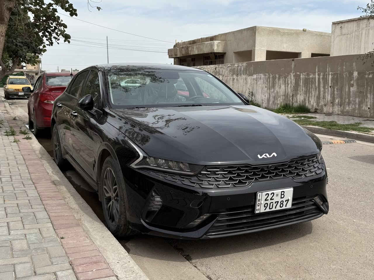 السلام عليكم 
KIA K5 V VIP خليجي للبيع
السيارة اعلى مواصفات بالخليجي موديل 2023 ماشية 31,000 كيلو متر مكينة 2500 السيارة مكفولة كفالة عامة من كل شيء وعليها تغليف حماية PPF وداتا شو وعداد ديجيتال وكامرات 360 درجة وكشنات تدفئة تبريد وباقي المواصفات معروفة مكان السيارة بغداد 
مطلوب بيها 22,000 وقابل للتفاوض 
رقم الهاتف للاستفسار: ***********
