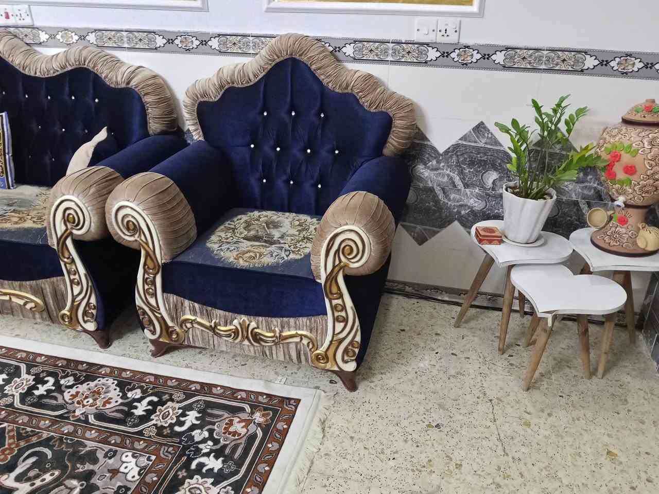 سلام عليكم تخم 10 مقاعد السعر 600 بي مجال بسيط العنوان الرئاسية شارع 20 هاتف ***********
