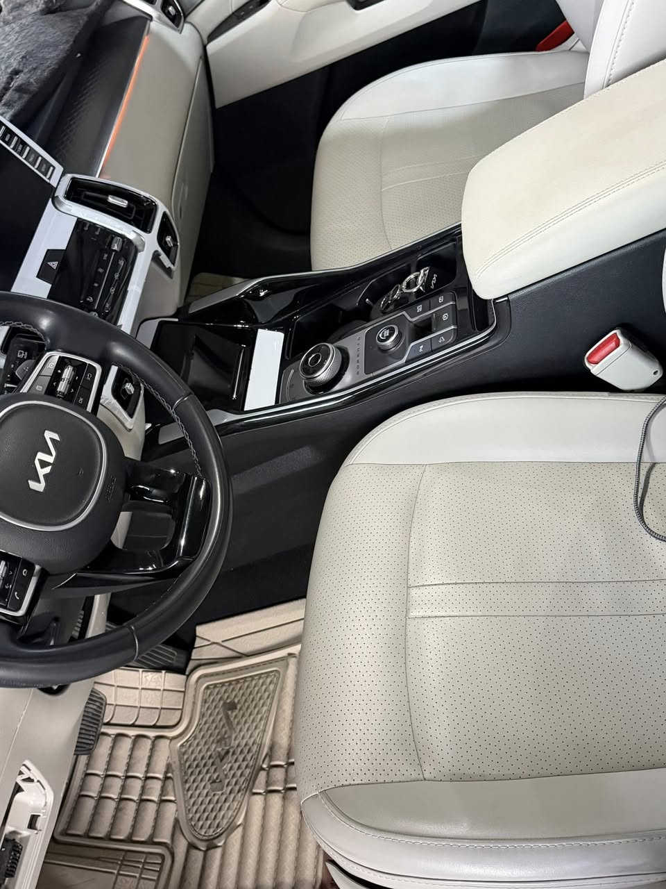 سورنتو ٢٠٢٣ خليجي فول مواصفات 1/1
ستة سلندر محرك 3500 بارنوما 7 اركب 
 بانوراما گير ماوس
سبعة راكب
بصمة وتشغل عن بعد
رقم اربيل تحويل او وكاله
4 وضعيات قياده
كشن جلد كهرباء
السيارة بعدها جديدة
جي بي اس 
حساس امامي خلفي
اشاير مري مري شفط
شفتات
سايد بريك بصمه
اوتو هولد
مانع منحدرات
مانع نزلاق 
لد متغير 
شاحن وايرلس
كشنات خلفي كهرباء
المواصفات المعروفة عدا فور ويل ما يجي بالأربيل
ماشية 19 الف كم
السياره بيها بارد بجاملغ الخلفي وقبق صندوق بي شويه صبغ 
باقي السيارة نظيفة جدا عدي فديو توضيحي 
مكاني كربلاء
للاستفسار  ***********
واتساب موجود 

.:: السعر خاص ب رسالة خاص::.
