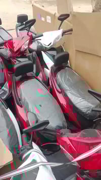 دراجات شحن شكل السكنس  العدد ٦ ثنين بيض و٤ حمر ابيع شلع ب٥ ملايين وبيه...