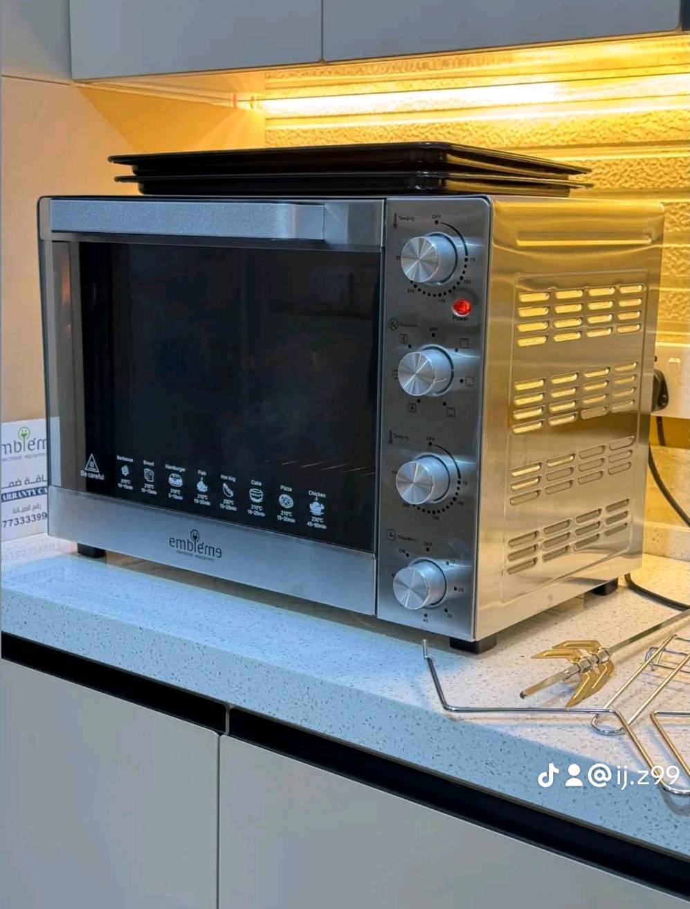 فرن 60 لتر ستانلس ستيل من ماركة امبليوم 
🔺هيتر تحكم منفصل الاعلى والاسفل .
 8 هيترات حلزونية عكس باقي الانواع 
 🔺شواية دجاج دوارة .
🔺صينية عدد 2 .
 🔺 شبكة .
 🔺 مروحة لتوزيع الحرارة .
 🔺 ضوء داخلي .
🔺باللون الفضي  .🔺جامة البوابة مراية .
🔺ثرموستات تحكم بدرجة الحرارة .
🔺 5 عمليات في الفرن .

🛑مع ضمان حقيقي لمدة سنة من تاريخ الشراء🛑 

‏‎للحجز والاستفسار مراسلتنا او
*********** واتساب
التوصيل لجميع المحافظات 🇮🇶 
