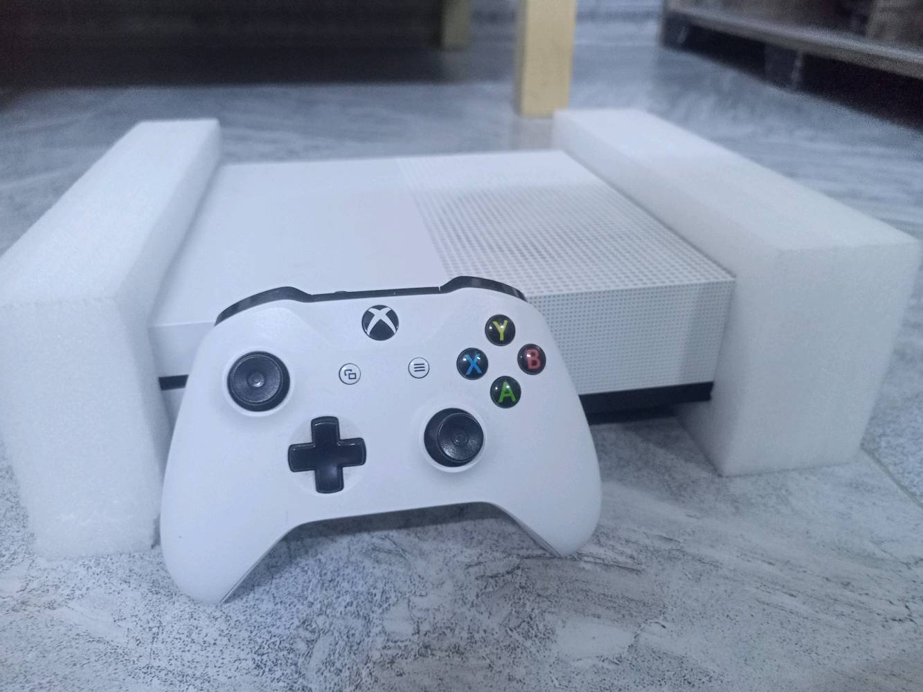 السلام عليكم
XBOX ONE S 
مبدل هارد من 1T الى 512
الالعاب البي 
ASSASSINS CREED
FC25
WOATCH DOGS 2
CALLOF DUTY BLACK OPS 2
FH 5
MINE CRAFT
THE CREWMOTOR FEST
كامل الملحقات موجودة 
كارتون + يدتين 
السعر 190
***********
***********
واتساب واتصال