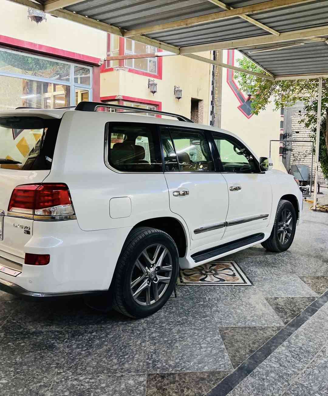 السلام عليكم 
للبيع 
لكزز 5700
فول مواصفات 
ابريم داخل مشمشي 
رقم بغداد مشروع وطني 
ماشيه ١٠٤ حقيقي وعل فحص بشرط
موديل 2015
صور سونار مرفقه بلمنشور 
مكان السياره بغداد الكاظمية 
الاستفسار
***********
