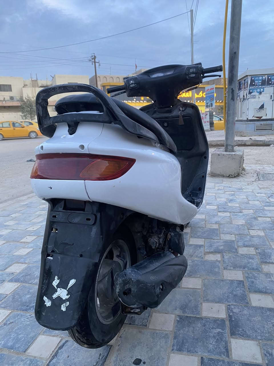 السلام عليكم
دراجه فراشه للبيع مفتوحه كهربائيات كله شغاله 

السعر ٢٢٥

ديوانيه جمهوري 

***********
