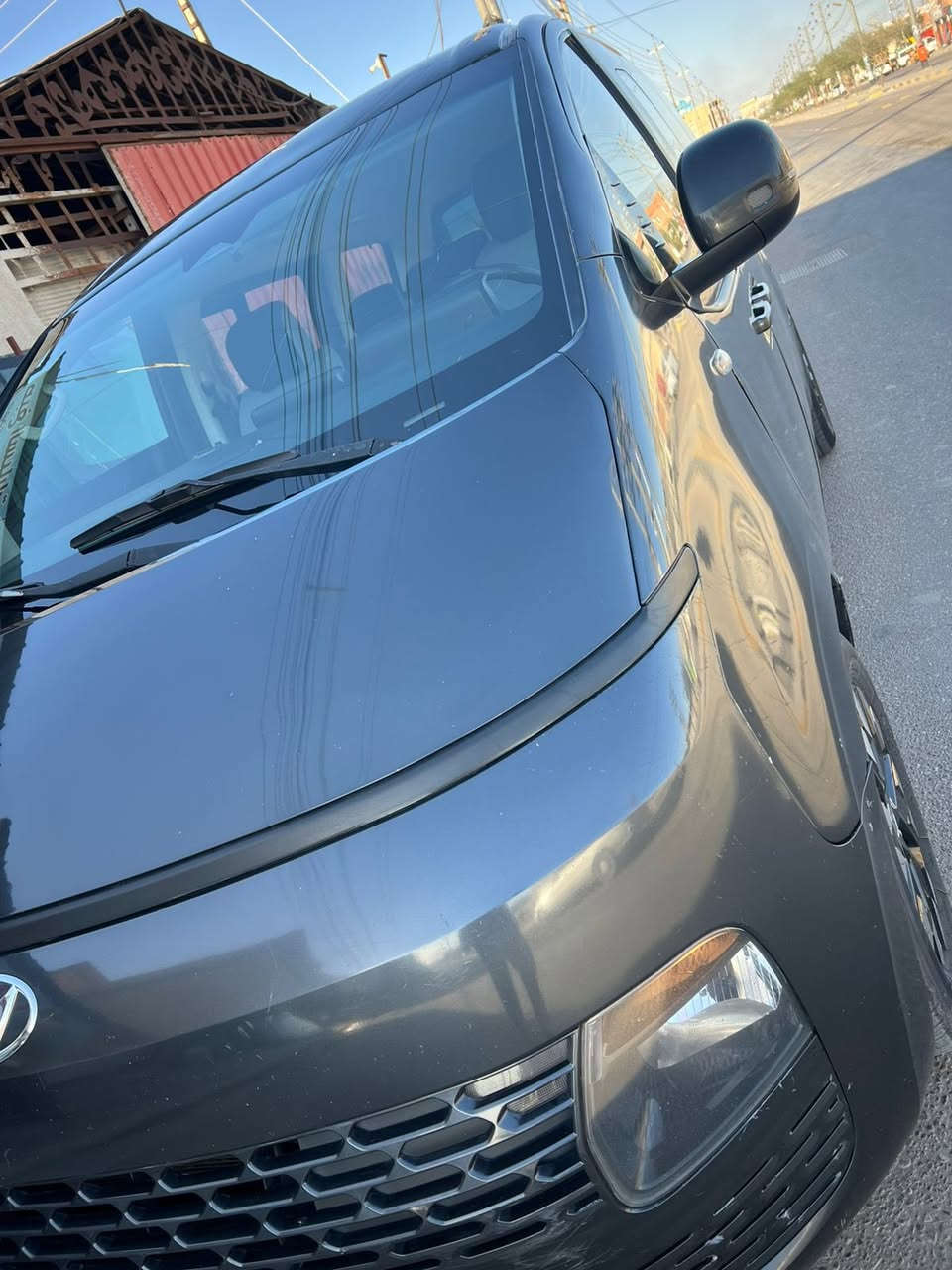 سلام عليكم بييع  او مراوس بستاركس ::

ستاريا 2022 كاز اصل للبيع رقم بصره سنويه 28  
بيه صفحه صبغ مكينه شاده جديده كامله لا تبخير ولا تنقيص شرط سيارة نظيفه وجاهزه من كلشي تخم تاير دوشمه تفصال جديده ارضيه جلد 
السعر 185 وبيه مجال  مستعجل ع بيعته وماكو هيج سعر مكاني بصره قضاء القرنه ‭
للستفسار ‭0771 874 3396‬
