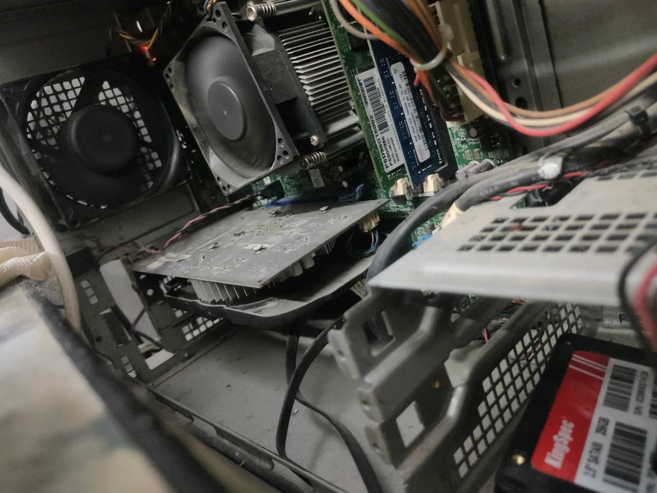 السلام عليكم حاسبة للبيع ما اعرف شكد سعرهه واني تاركهه لين عندي شغل بس العب بيهه كونتر2 مرات اليطيني سعر مناسب ابيع