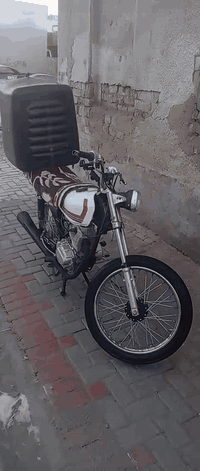 شباب دراجه لبيع تخبل دراجه كلشي مابيه غراض جدد وذا تريده مال دلفري هم كامله ستان وصندوك وبوم أوراقه سكنر وغراض نامه لسعر ٥٥٠ وبيه مجال مكانه دوانيه حي لعسكري شارع الوكفه***********
