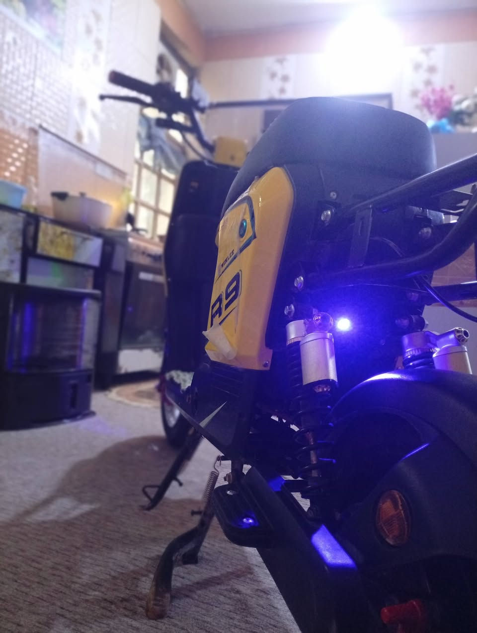 سلام عليكم دراجه ار9 موديل 5 الدراجه كامله بطاريات 22 امبير مابيه شي المكان ديالى  بعقوبة كاطون السعر 350بيه مجال عوزه فقط جاملغ امامي الدراجه جديده شاشه شديت بس الشاشه فجء طفت بس السماعه تشتغل
اني ماعرف بيهن صار أقل الشهر من أ خذته رقم الهاتف ***********
