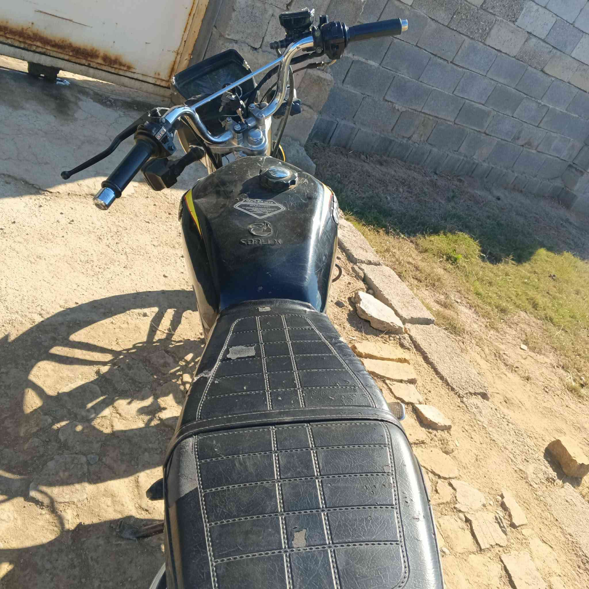 دراجة 24 نضيفة 400 وبيها مجال مكلف بلنشر رقم صاحبها 0772 490 1935
