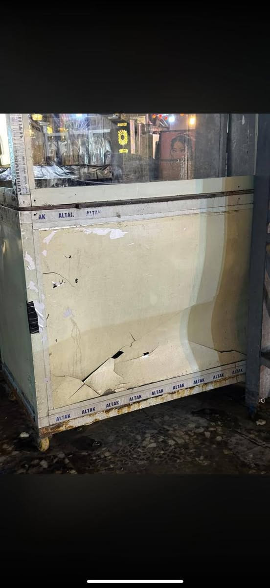 سلام عليكم اخوتي
ميز مال بركر مال اي شي سيستعمل 
الميز كدامك هاي نضافته وهاي الشغل الكدامك انت شوف وقيم واخذ للبيع الشراي انتصل ع هذا الرقم ودلل***********
مكاني شعب حي الجزائر قرب صيدليه الفيحاء
